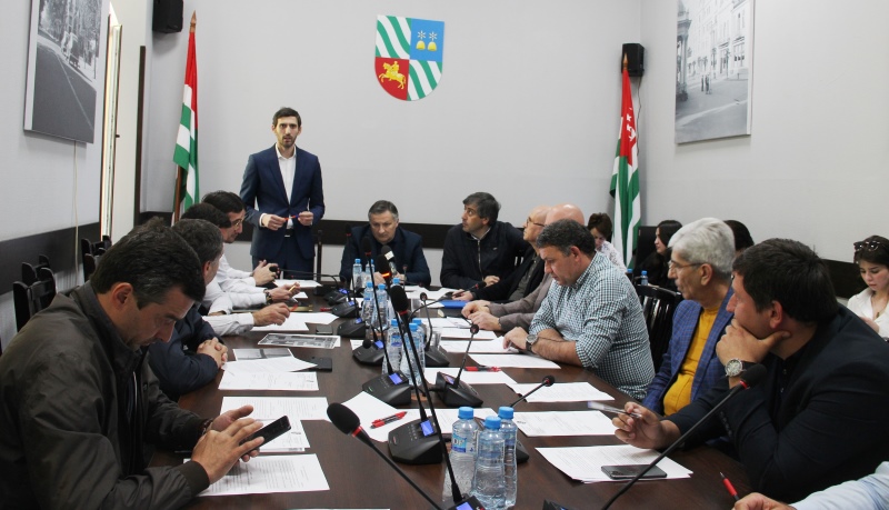 Депутаты признали работу ДЖКХ удовлетворительной