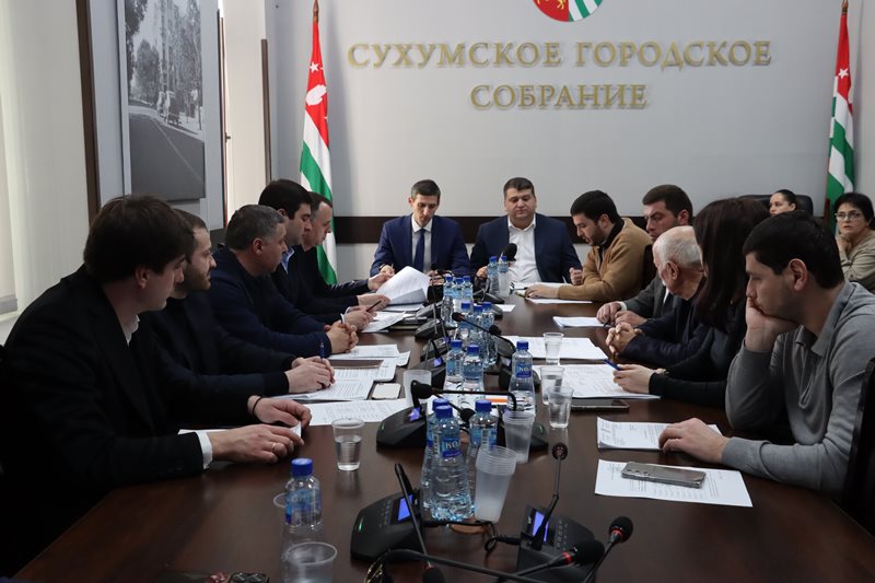 Леонид Осия и Лана Цаава избраны представителями Сухума в Общественной палате Республики Абхазия.