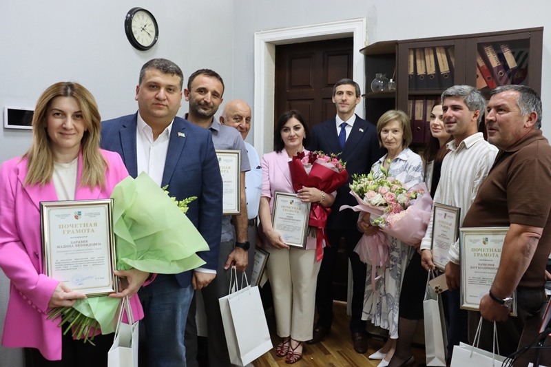 В канун Дня города в СГС по традиции  отметили ряд жителей Почетными грамотами