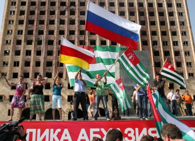Д. Осиа: «Нанҳәамза 26, 2008 шықәса – ариарыцхә аҟәааи Аԥсны зегьи анеицгәырӷьозмышхеит».