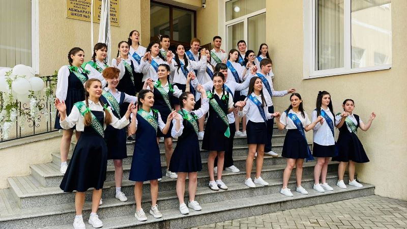«Последний звонок» прозвучал в школах г. Сухум
